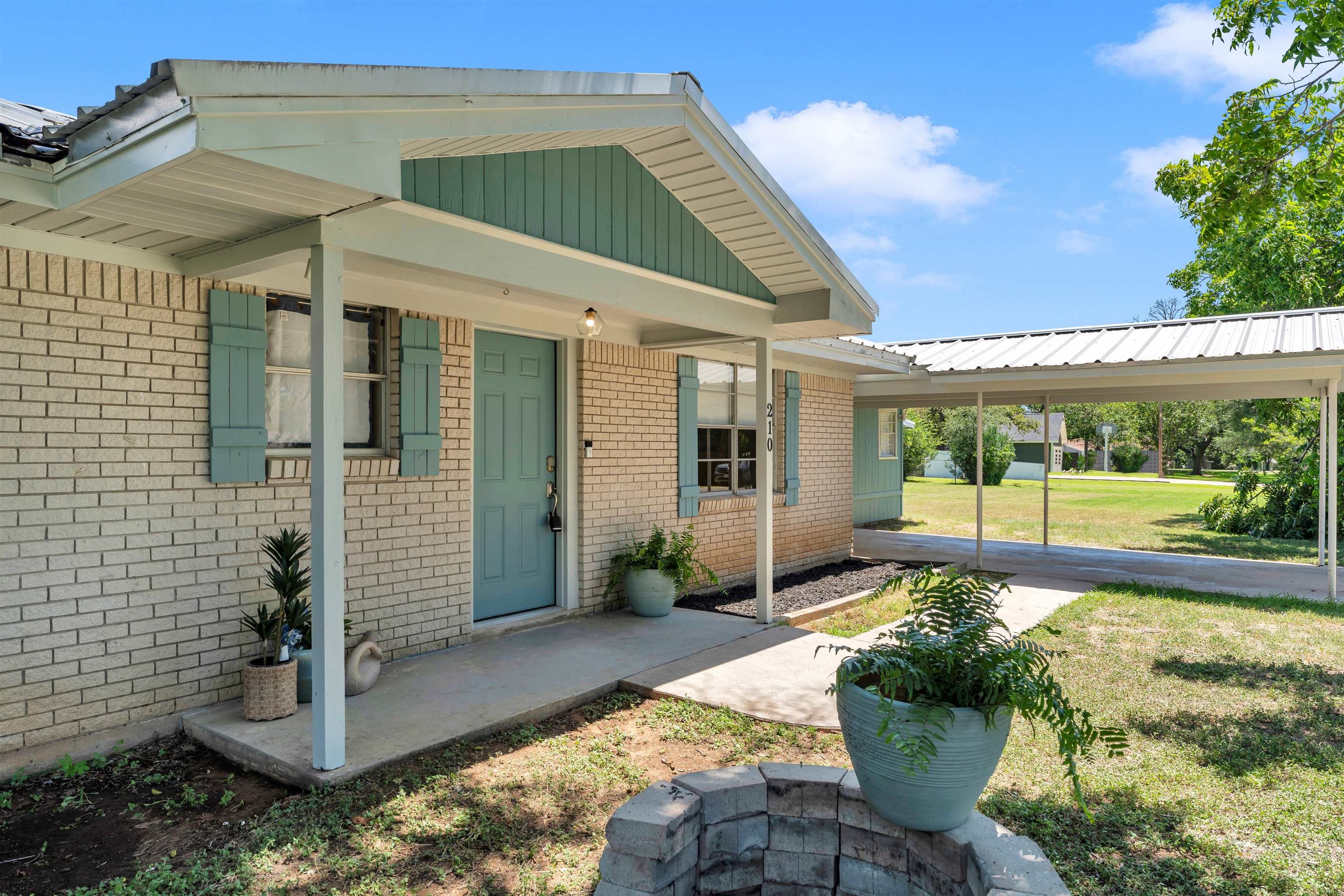 Residential in Highland Haven 5