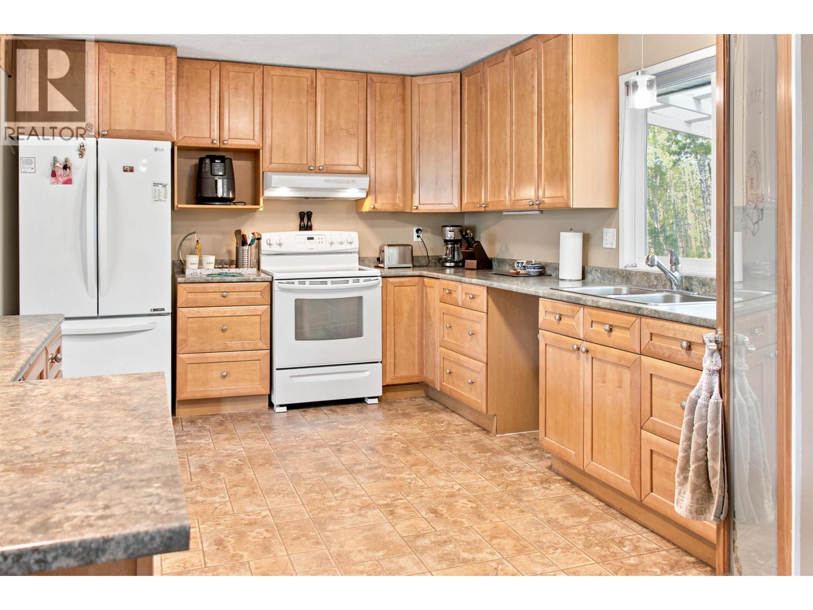Residential in 103 Mile House 3