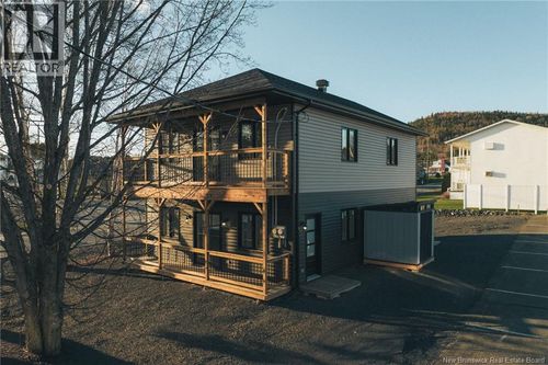 369 Rue Victoria, Edmundston, NB, E3V2K1 | Card Image