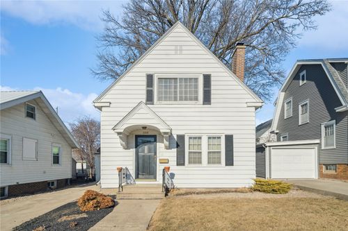208 24th St Ne, Cedar Rapids, IA, 52402-4938 | Card Image