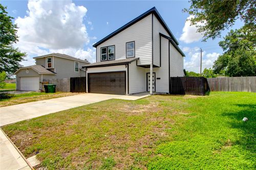 5774 Gineridge Dr, Houston, TX, 77053-3577 | Card Image