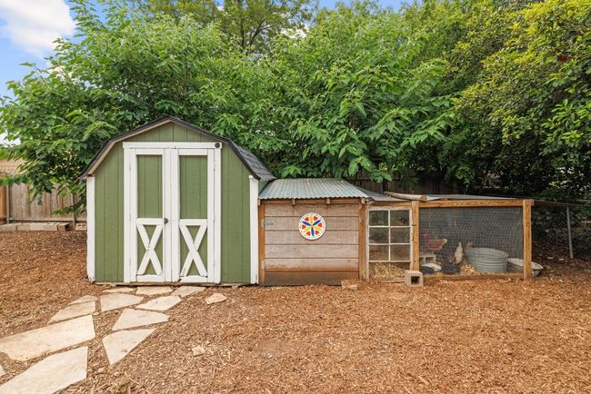 View of chicken coop fenced | Image 21