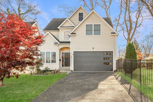 11 June Avenue, Norwalk, CT, 06850 | Card Image