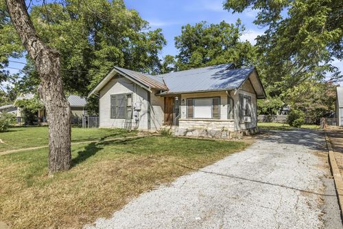 420 Plum St, Fredericksburg, TX, 78624-4019 | Card Image