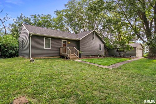 20058 Wells Ferry Rd, Bettendorf, IA, 52722-7338 | Card Image