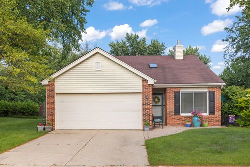 2S111 Waltham Ct, Warrenville, IL, 60555-1274 | Card Image