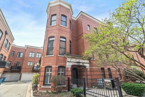 909 W Village Ct, Chicago, IL, 60608-1051 | Card Image