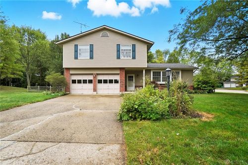 2507 Obetz Dr, Beavercreek, OH, 45434-6933 | Card Image