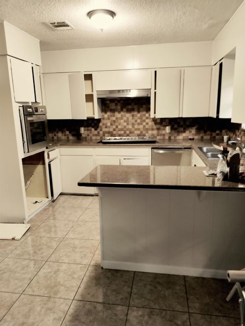 279 4th St N, Van Vleck, TX, 77482-6582 | Card Image