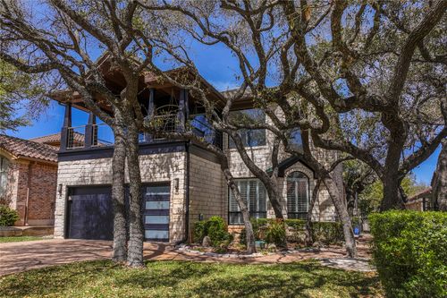 11 Treehaven Ln, The Hills, TX, 78738-1445 | Card Image