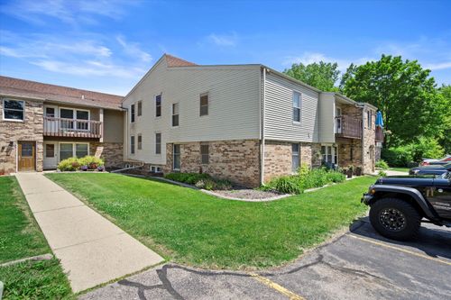 11416680 Crown Dr, Germantown, WI, 53022-3293 | Card Image