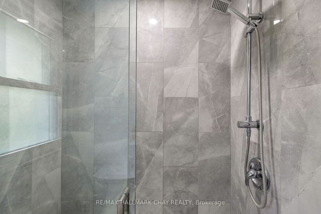 39 Eugenia St, House other with 5 bedrooms, 2 bathrooms and 4 parking in Barrie ON | Image 33