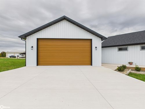 12241 Apache Dr, Moravia, IA, 52571-8998 | Card Image