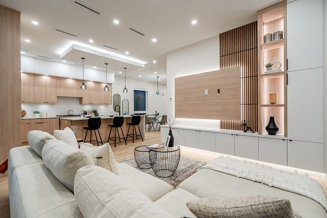 8386 14 Th Ave, Home with 5 bedrooms, 5 bathrooms and 3 parking in Burnaby BC | Image 13