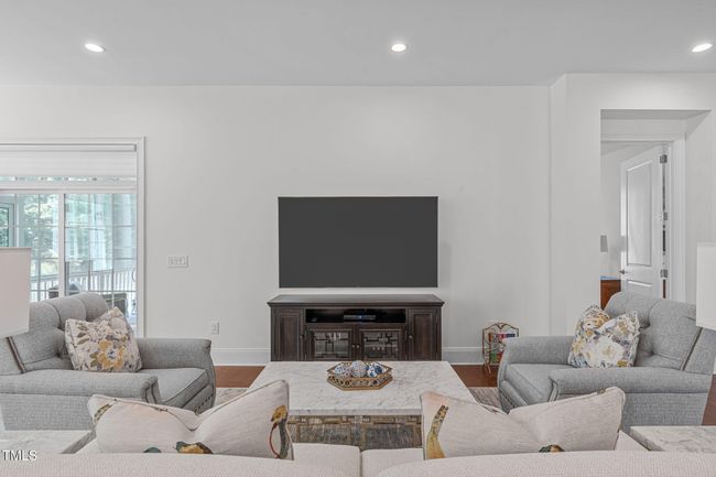 Living Area | Image 10