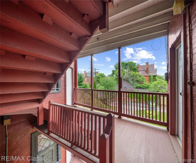 Unit 5 Balcony | Image 29