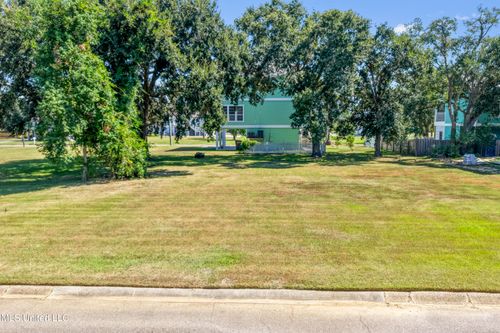 122 Beach View Dr, Pass Christian, MS, 39571-3504 | Card Image
