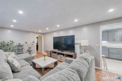 40 Cottage Grove Cir, Bloomfield, CT, 06002-3142 | Card Image