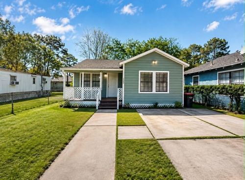 1403 Ash St, Baytown, TX, 77520-6803 | Card Image