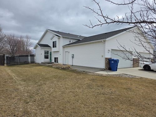 814 Woodbridge Cir, Dilworth, MN, 56529-1513 | Card Image
