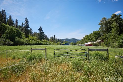 68 Sylvester Meadows Ln, Leavenworth, WA, 98826-8905 | Card Image
