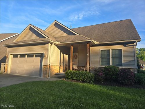 333 Alexis Ln, Canal Fulton, OH, 44614-8179 | Card Image