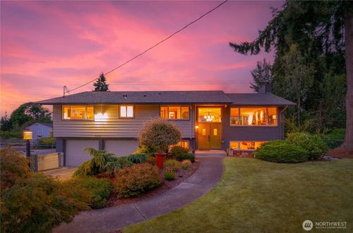 8831 Rivercrest Ave, Everett, WA, 98208-2359 | Card Image
