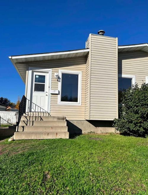 12124 95a Street, Grande Prairie, AB, T8V5C5 | Card Image
