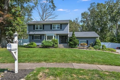 11 Aspen Ct, Wayne, NJ, 07470-5142 | Card Image