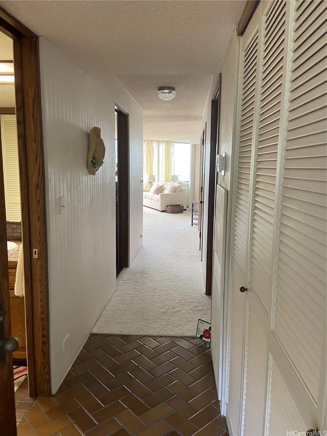 You can see the Ocean blue, even from entrance, cleverly placed wall mirror. | Image 8
