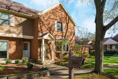 2198 Sandston Rd, Columbus, OH, 43220-5403 | Card Image