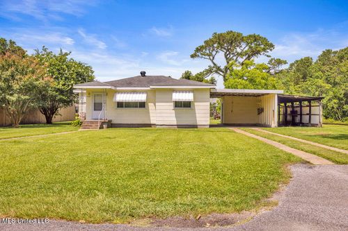 615 First Ave, Ocean Springs, MS, 39564-3708 | Card Image