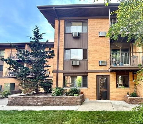 101-10 Oakwood Ter, New Windsor, NY, 12553-7761 | Card Image