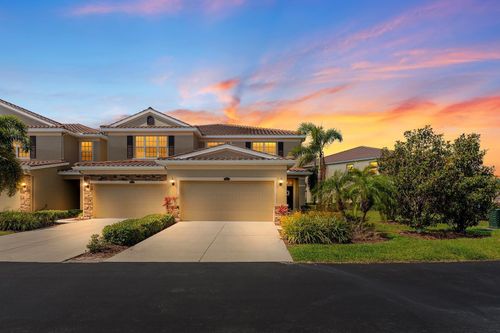582 53rd Ave N, ST PETERSBURG, FL, 33703-2361 | Card Image