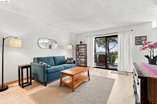 158-3 Commodore Dr, Emeryville, CA, 94608-1655 | Card Image