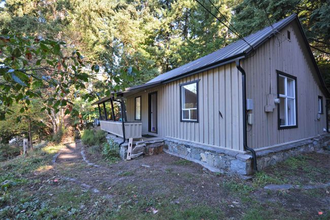 12912 Madeira Park Road, House other with 2 bedrooms, 1 bathrooms and null parking in Madeira Park BC | Image 5