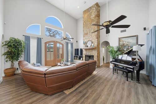 527 S Ohio St, La Porte, TX, 77571-5531 | Card Image