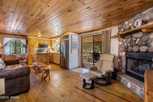 2075 Pinewood Dr, Overgaard, AZ, 85933-5291 | Card Image