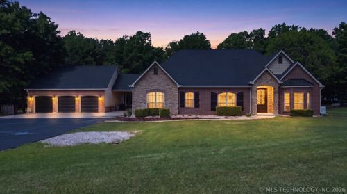 24612 Wells Ranch Rd, Claremore, OK, 74019-2039 | Card Image
