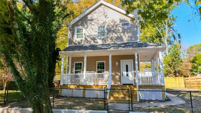 View of front facade with covered porch | Image 1