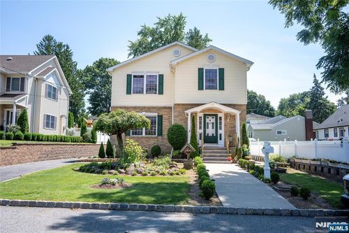 40 Oaktree Lane, Bloomfield, NJ, 07003 | Card Image