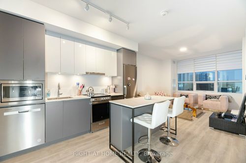 b-226-50 Upper Mall Way, Vaughan, ON, L4J0L8 | Card Image
