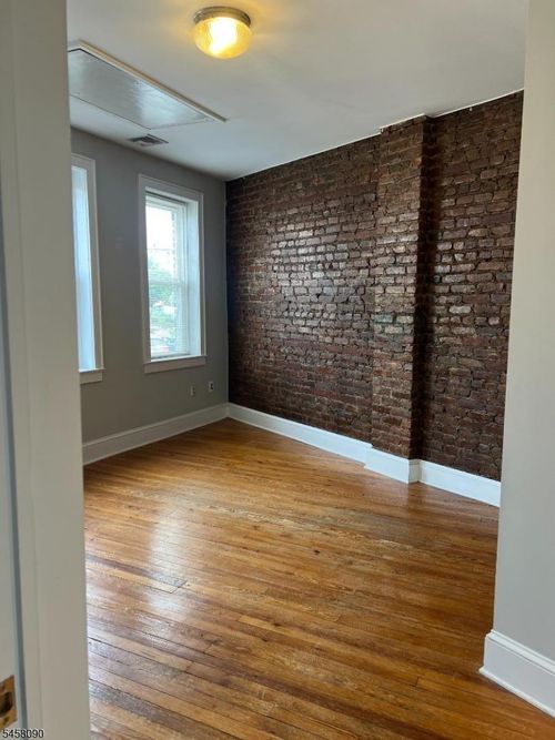 2-107 Pine St, Montclair, NJ, 07042-4835 | Card Image