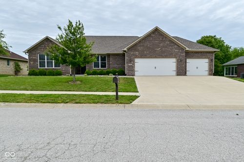 2330 Oak Dr, Clayton, IN, 46118-9410 | Card Image