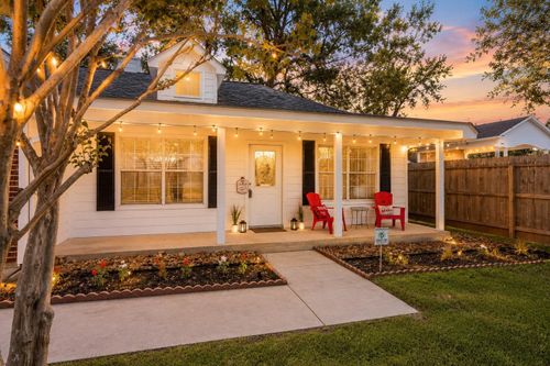 606 S Pine St, Tomball, TX, 77375-4647 | Card Image