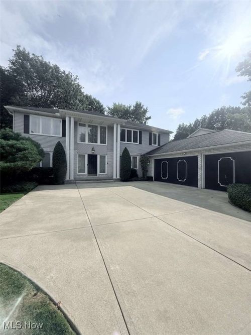 6344 Woodhawk Dr, Mayfield Heights, OH, 44124-4153 | Card Image