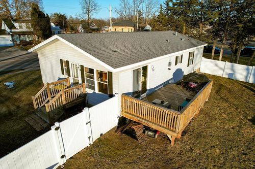 818 E State St, Mauston, WI, 53948-1720 | Card Image