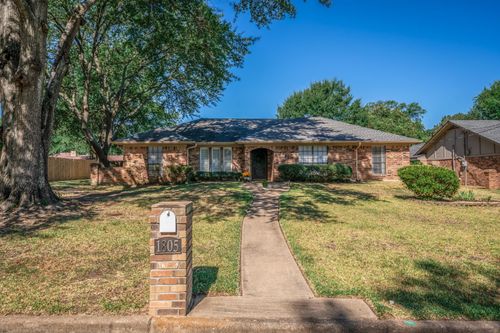 1805 Northpark Cir, Longview, TX, 75605-2301 | Card Image