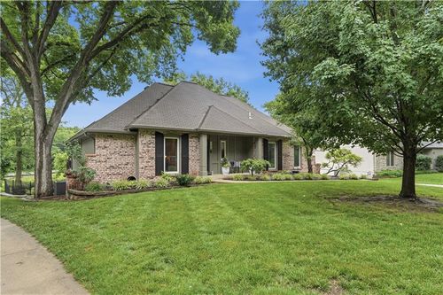 1704 Nw Weatherstone Dr, Blue Springs, MO, 64015-6317 | Card Image