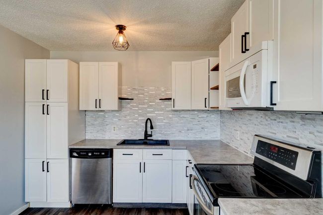 7812 Cedarwood Park, Home with 3 bedrooms, 1 bathrooms and 2 parking in Grande Prairie AB | Image 5